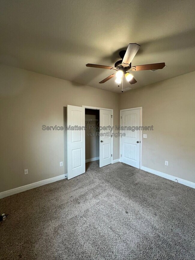 Building Photo - 4233 S Cambridge Way