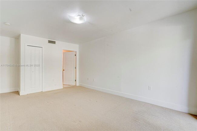 Building Photo - 7541 SW 61st Ave