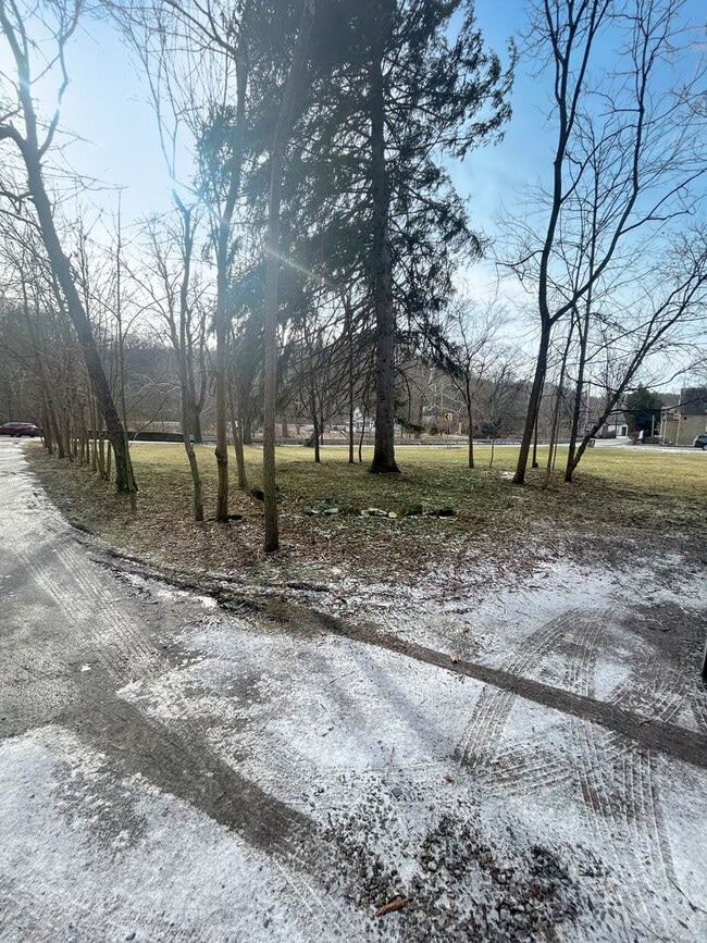 Building Photo - Welcome to this newly remodeled gem located in the heart of Collier, PA.