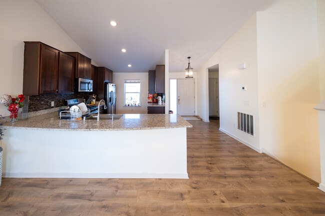 Building Photo - 15104 Emory Cir