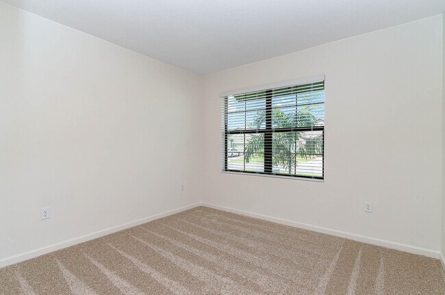 Building Photo - 732 Acadia Ct SE