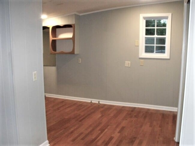 Building Photo - THIS COULD BE YOUR NEW HOME, BUSINESS, OR BOTH!