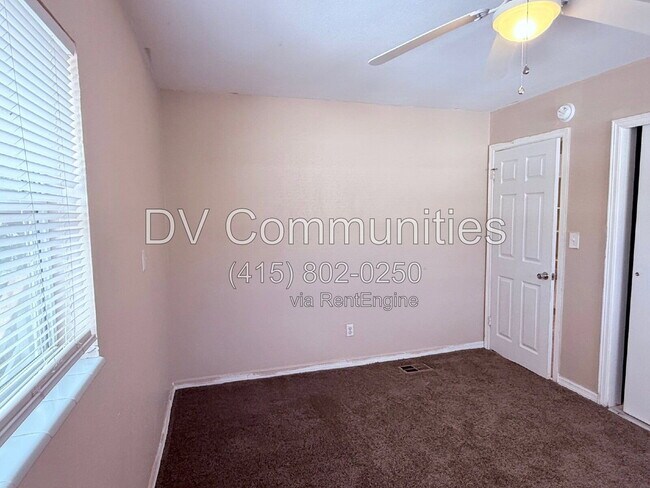 Building Photo - 986 22nd Ave S