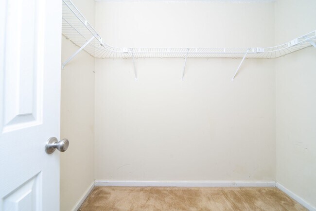 Building Photo - Beautiful 3 bed/ 2.5 bath home in Deep Creek