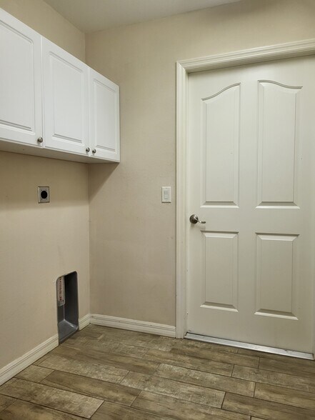 Building Photo - 1883 Yankee Ter