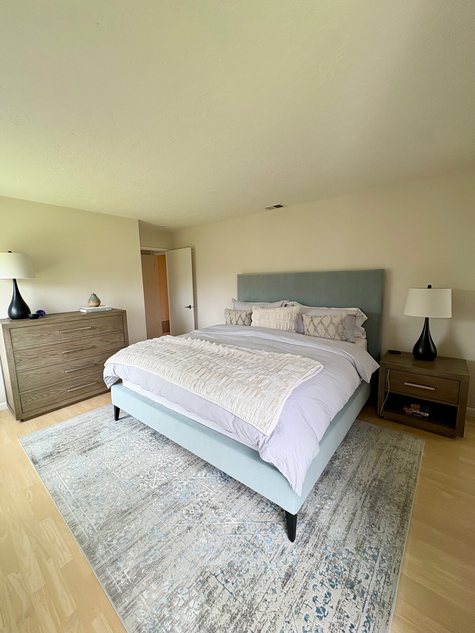 Cal King Bed, nightstand and 4-drawer dresser - 820 Sea Spray Ln