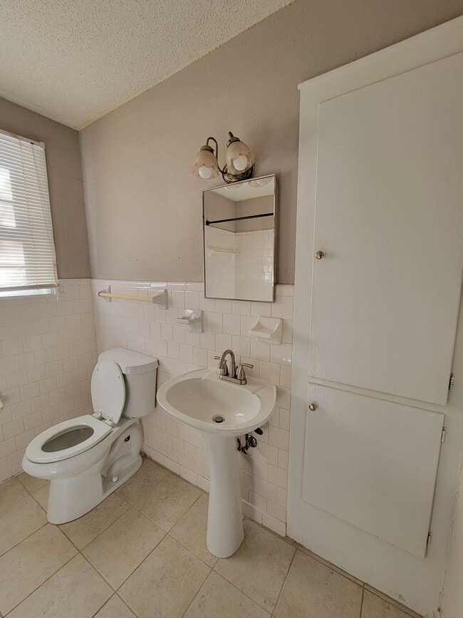 Building Photo - 2 Bedroom House off of Ogelthorpe Avenue