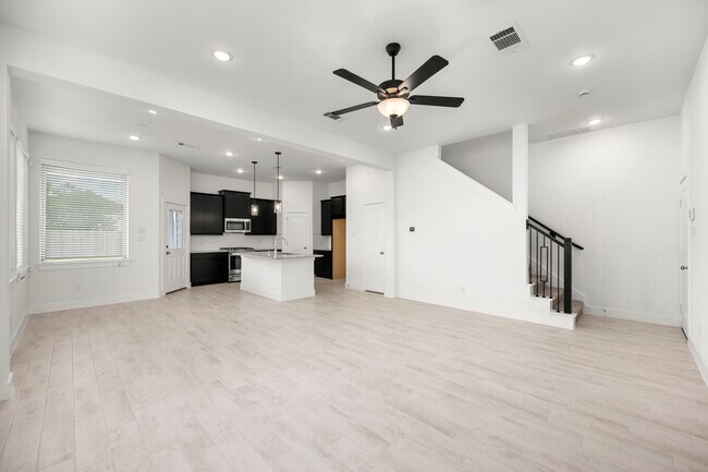 Building Photo - 7810 Starfish Arbor Dr