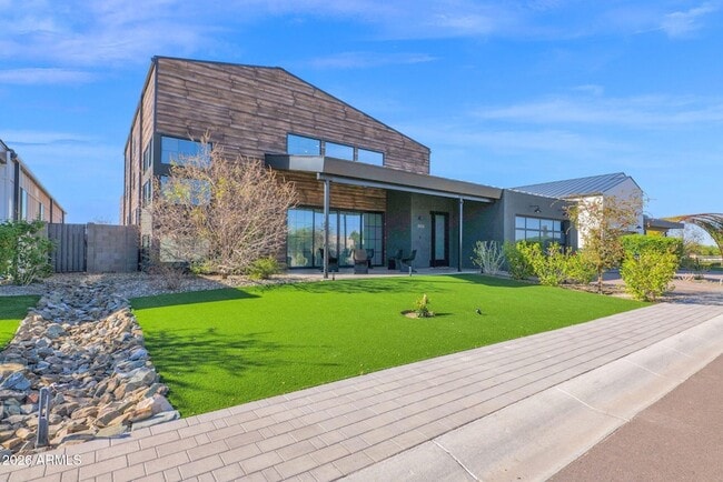 Building Photo - 8430 S 10th Ln