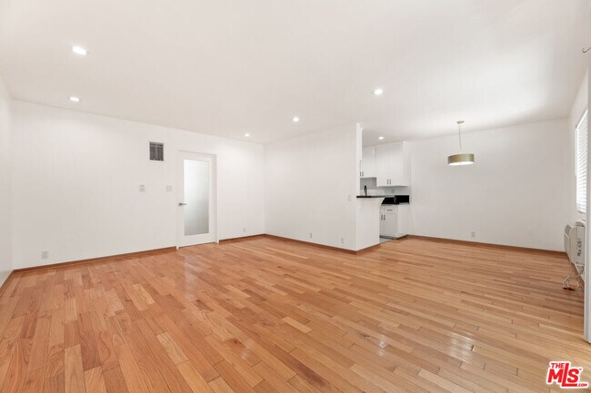 Building Photo - 1608 S Bentley Ave