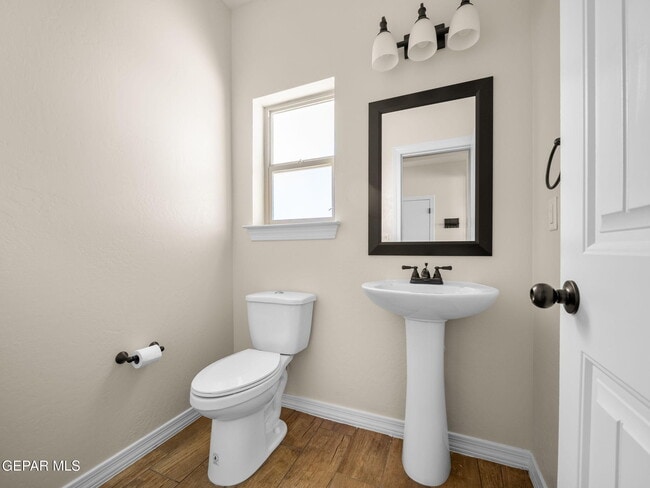 Building Photo - 561 Issa Circle