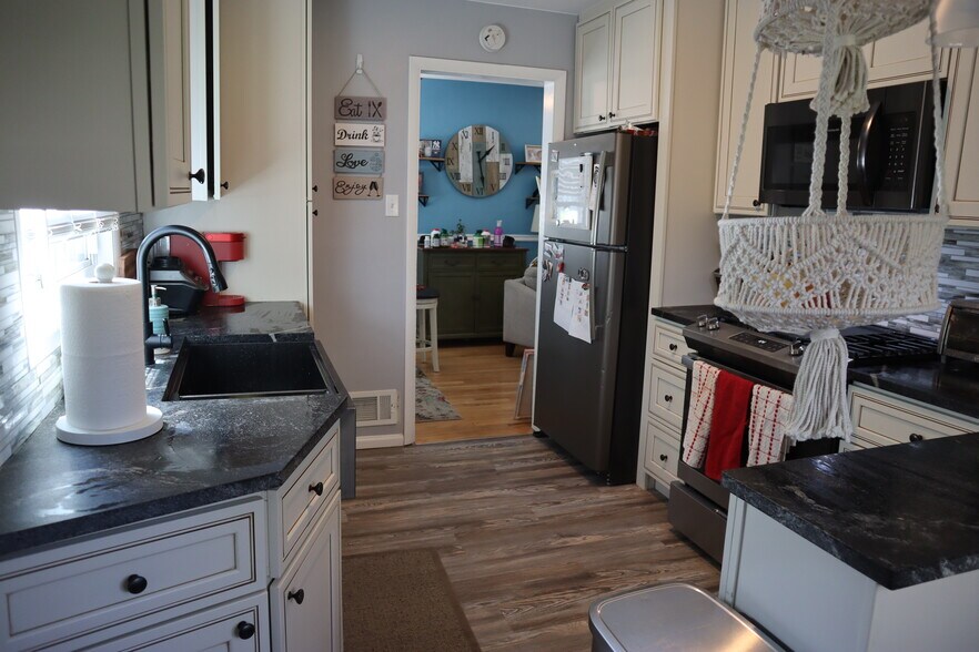 Building Photo - 4918 Chenango Cir