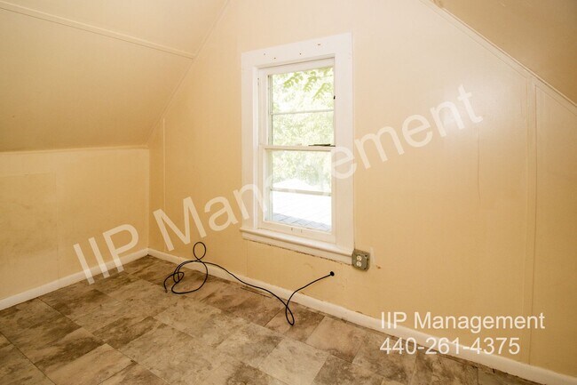 Building Photo - 2142 W 105th St