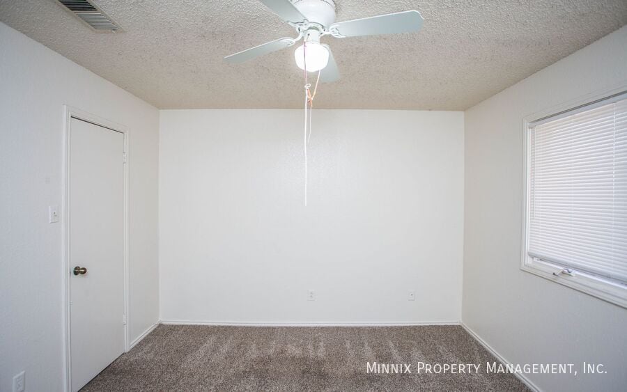 Building Photo - 8208 Vernon Ave