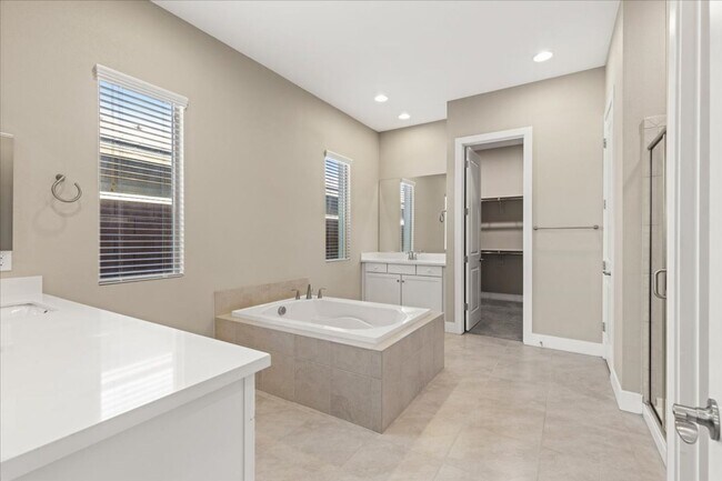 Building Photo - Lovely Home!