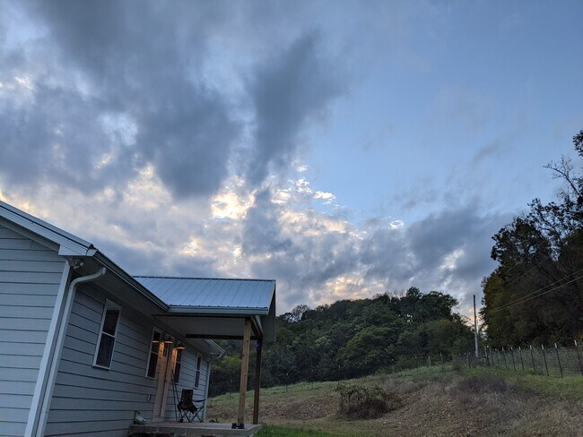 Building Photo - 800 Honey Prong Rd