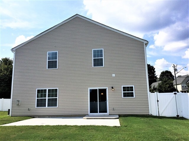 Building Photo - 3227 Grandview Club Rd