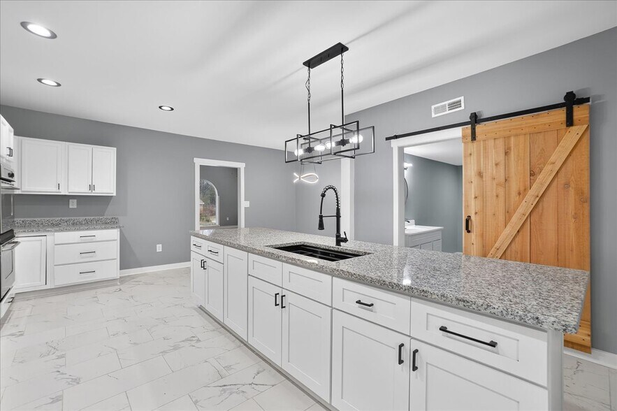 Building Photo - 141 Old Silo Rd