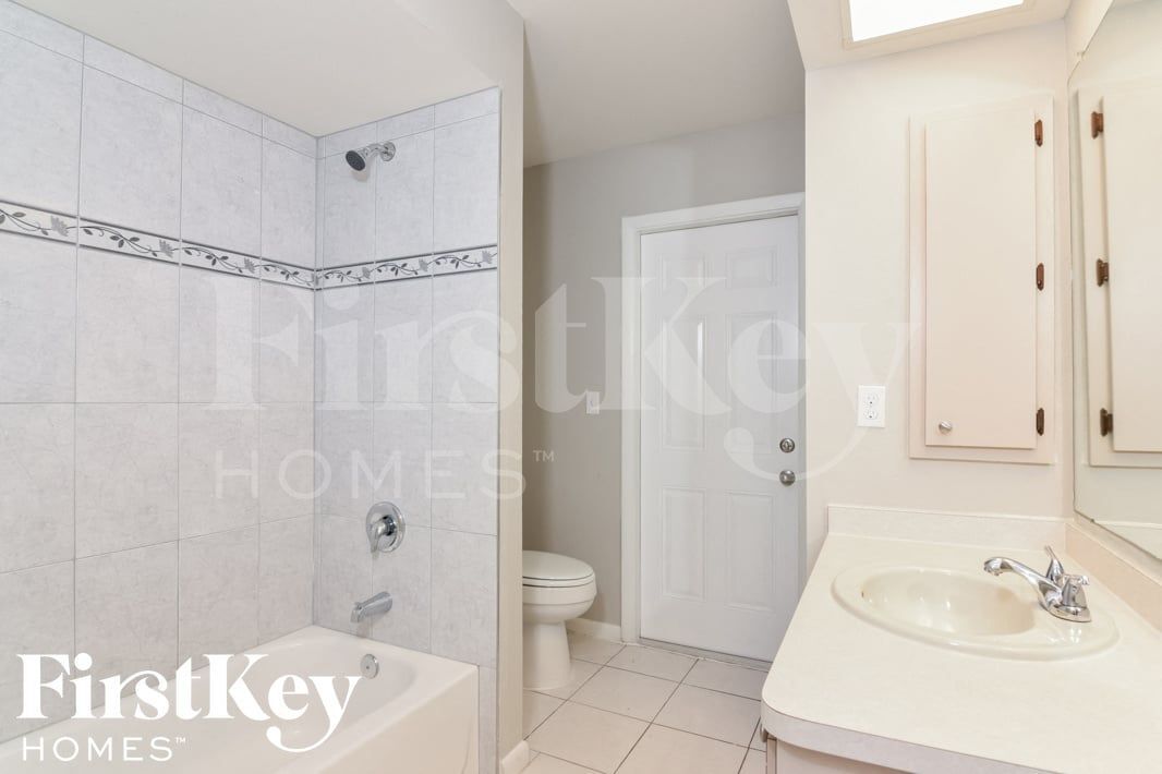 Building Photo - 620 SE 29th St