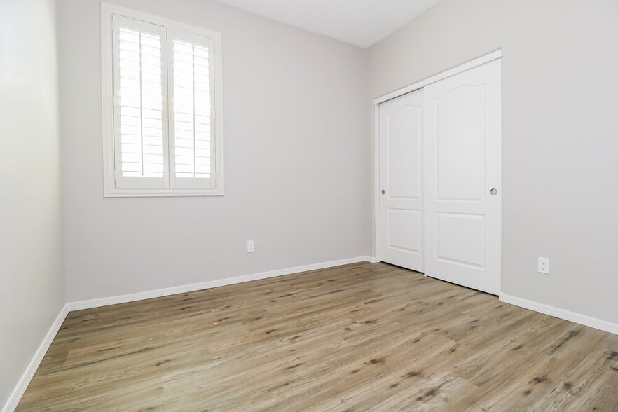 Building Photo - 17050 W Stevenage St