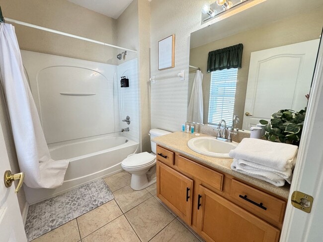 Building Photo - Fully Furnished 5-Bed End-Unit Townhome with Hot Tub in Gated Coral Cay! WASHER & DRYER INCLUDED!