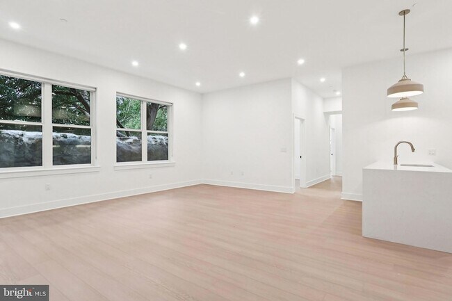 Building Photo - 30 W Allens Ln