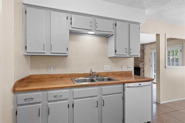 Building Photo - 11614 Tanglebriar Trail
