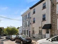 Building Photo - 128 Gay St