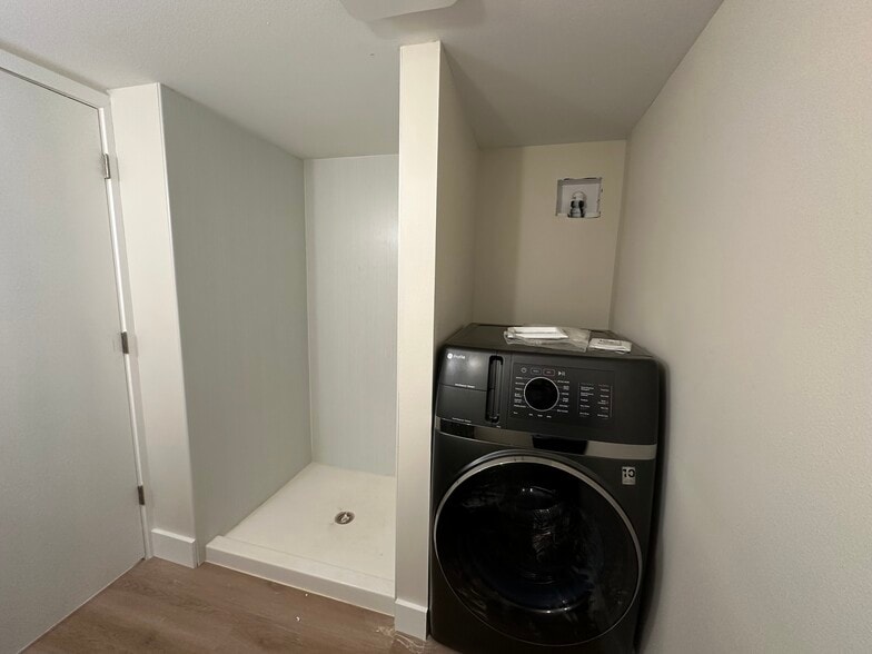 Building Photo - 2412 Columbia St SW