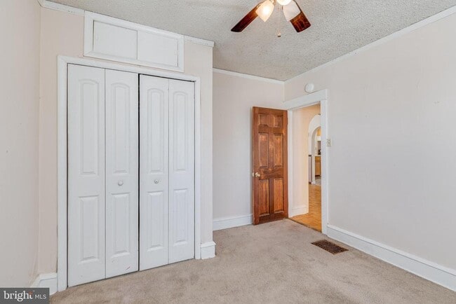 Building Photo - 427 Buttonwood St