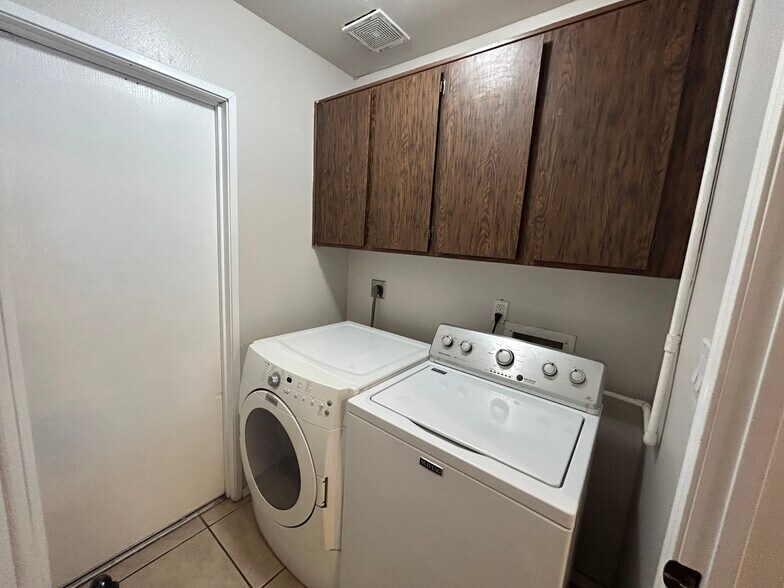 Building Photo - 6150 W Mauna Loa Ln