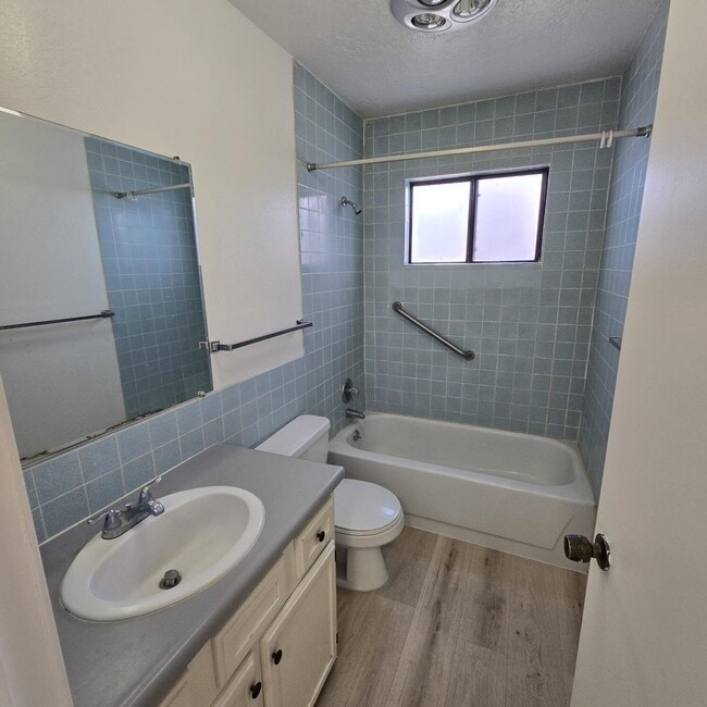 Building Photo - 358 Pueblo Solano Rd NW