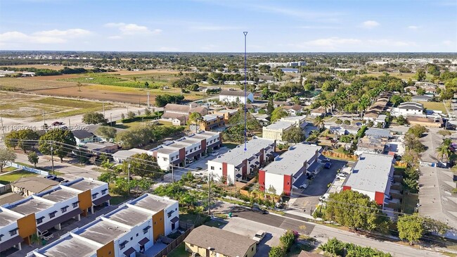 Building Photo - 936 NW 10th St