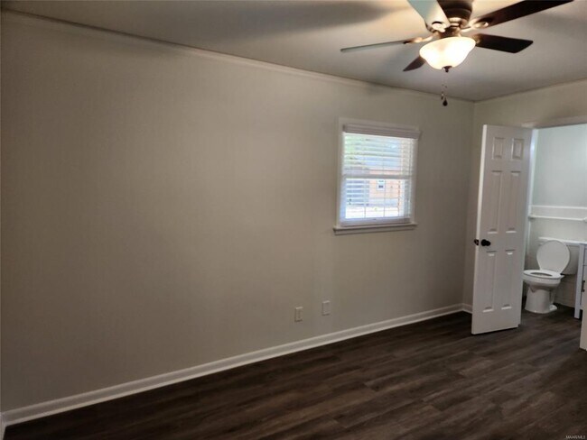 Building Photo - 628 Shadow Ln