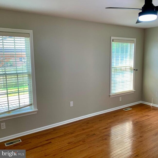 Building Photo - 416 Huntington Dr