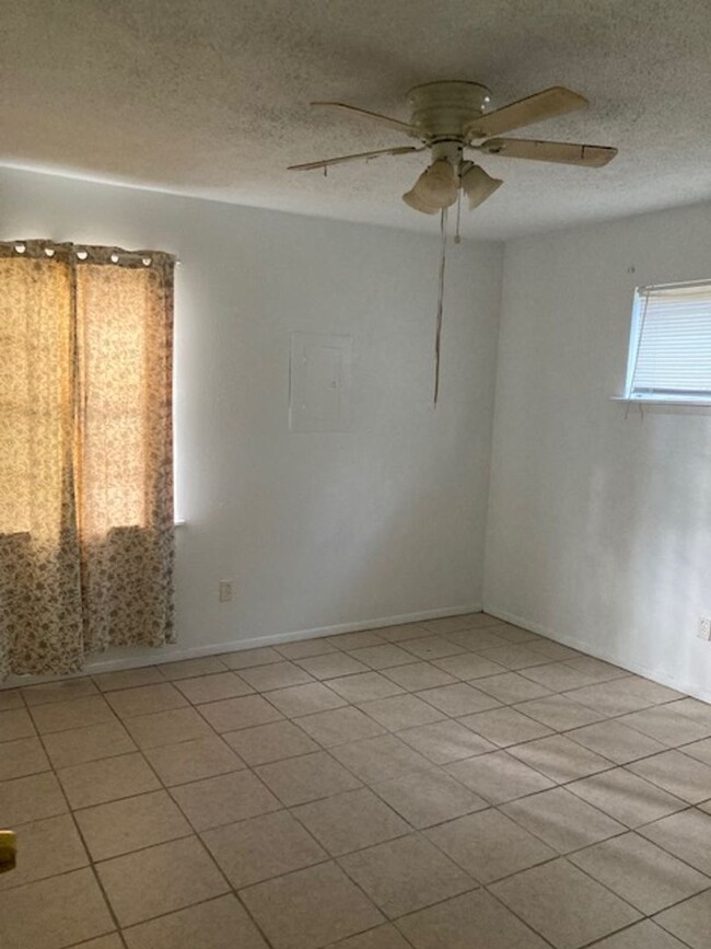 Building Photo - Orange Grove 3 Bedroom