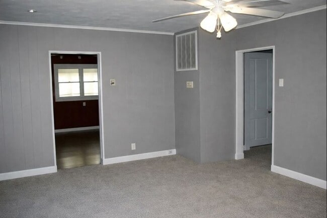 Building Photo - Under Renovation - Coming Soon - 2 Bed, 1 Bath - Parsons, KS