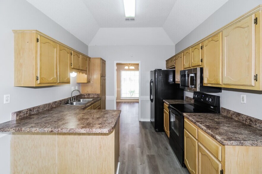 Building Photo - 7567 Dexter Grove Dr