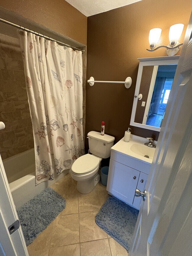 Building Photo - 1205 Tarpon Center Dr