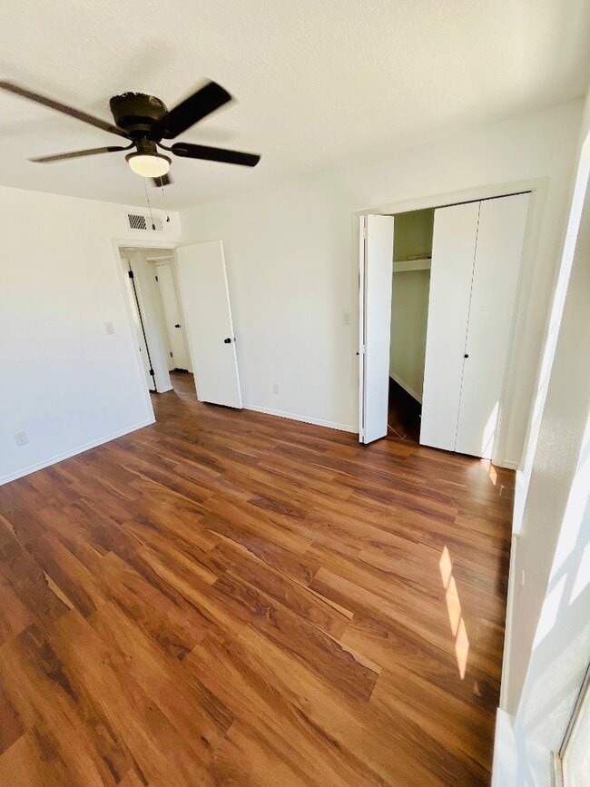 Building Photo - 5509 Oakbriar Cir