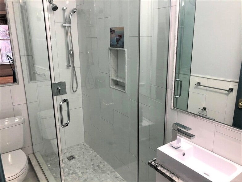 Building Photo - 113 Charles St