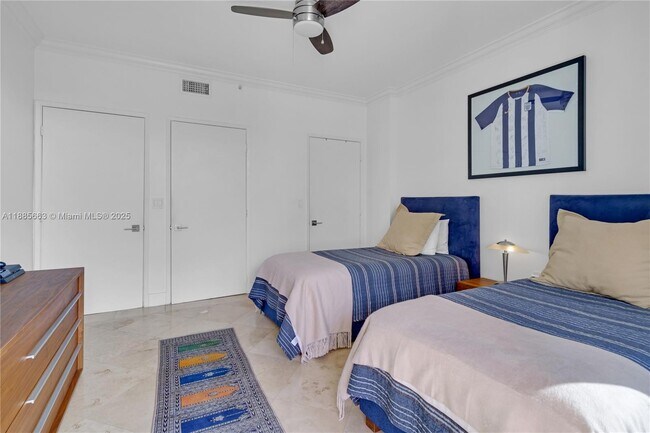 Building Photo - 737 Crandon Blvd