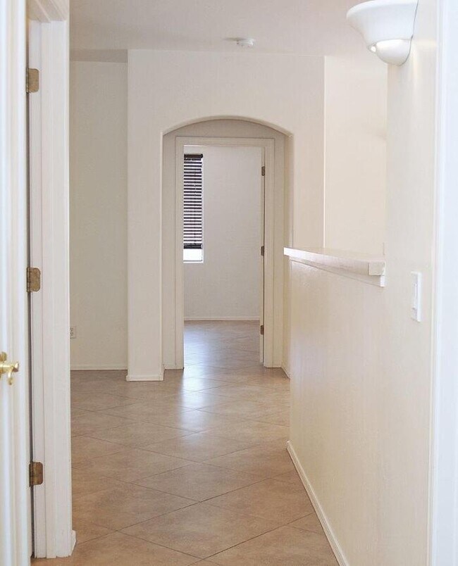 Building Photo - Priced right in Dove Mountain. Fresh & cle...
