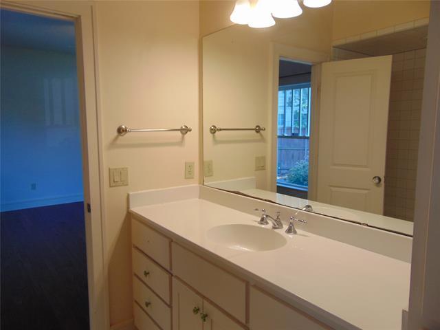 Building Photo - 10306 Country Club Dr