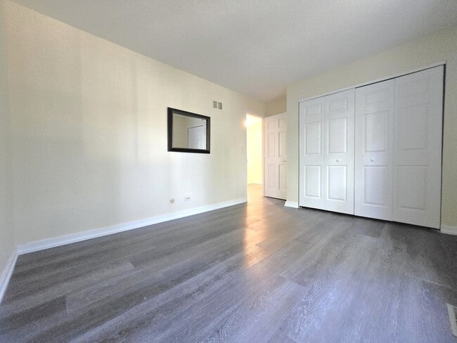 Building Photo - 4946 Somerton Dr