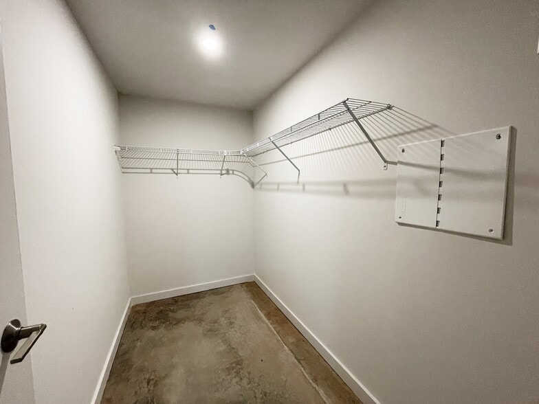 Building Photo - 193 S Saint Andrews St