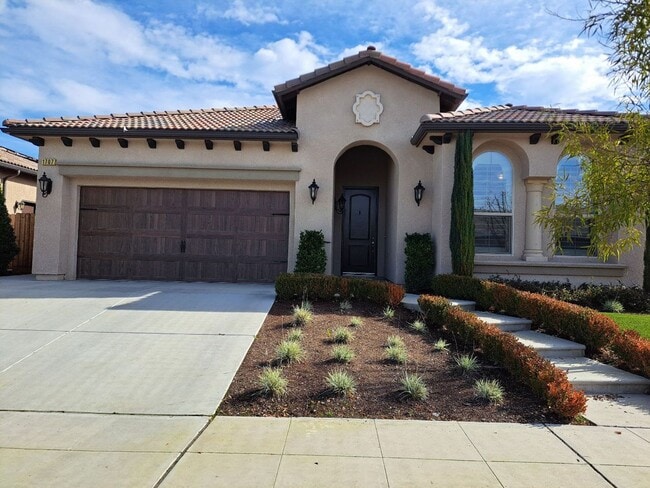 Building Photo - Beautiful 4 Bedroom Home In Clovis!