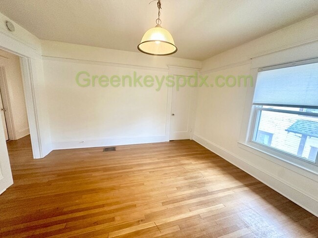Building Photo - Gorgeous Top Level of Huge Craftsman House!