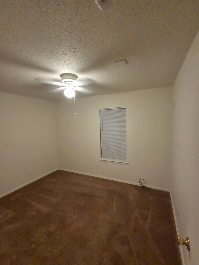 Building Photo - 3/2 in Claremont Subdivision