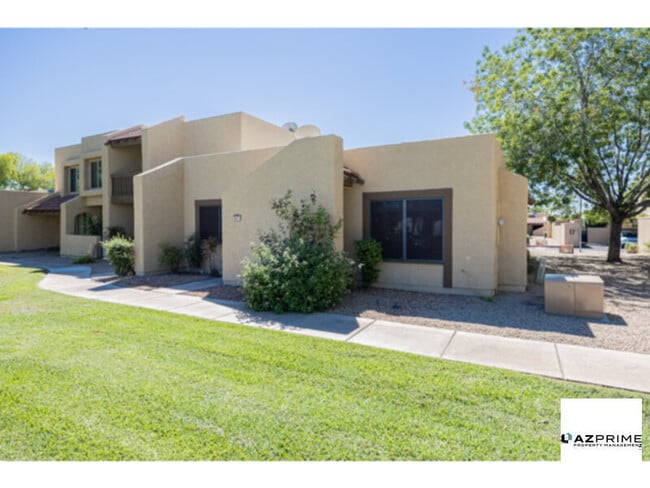 Building Photo - Lovely 3/2 End Unit Townhouse in Glendale - Comfort &amp; Convenience!